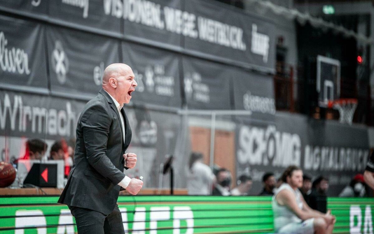 SOW s Oliver Würzburg Denis Wucherer Emotion Coach Heimspiel Saison 20 21 SOW s Oliver Würzburg Denis Wucherer Emotion Coach Heimspiel Saison 20 21